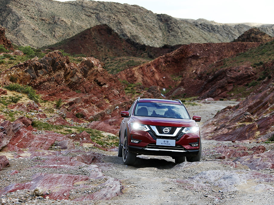 奇駿勇闖沙漠無人區