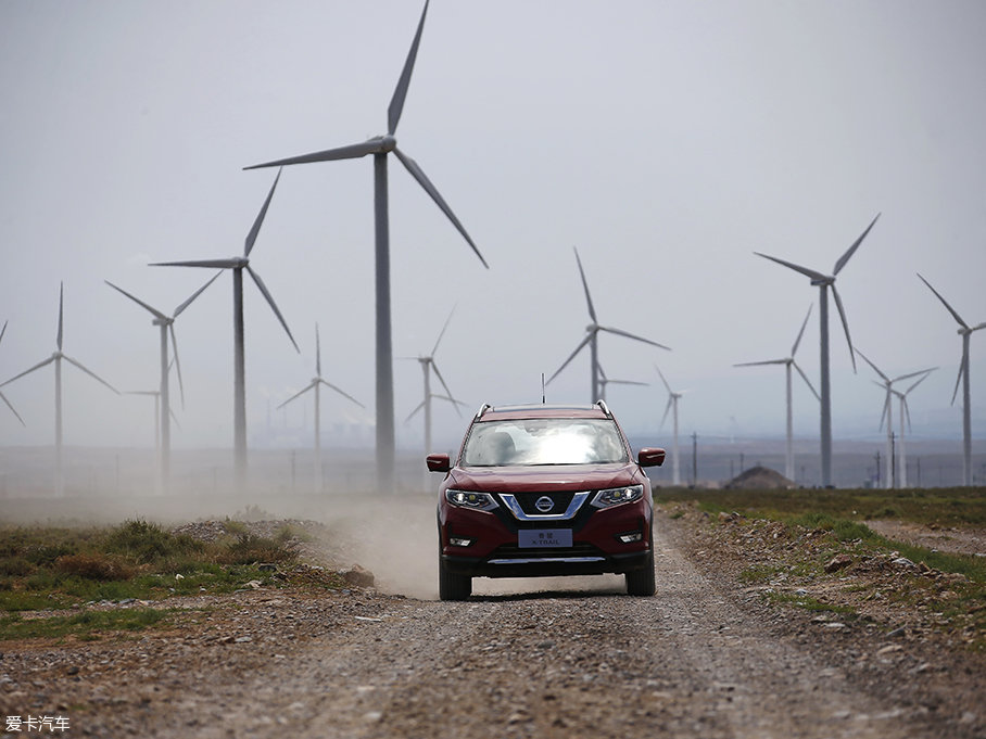 奇駿勇闖沙漠無人區