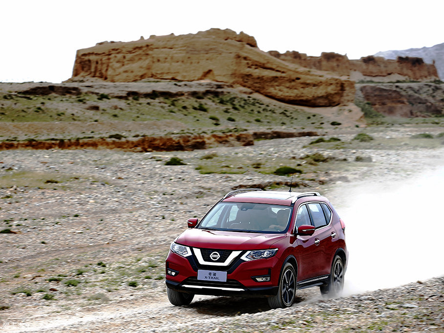 奇駿勇闖沙漠無人區