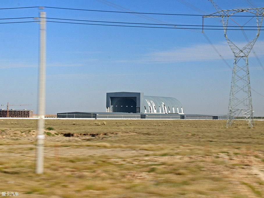 奇駿勇闖沙漠無人區