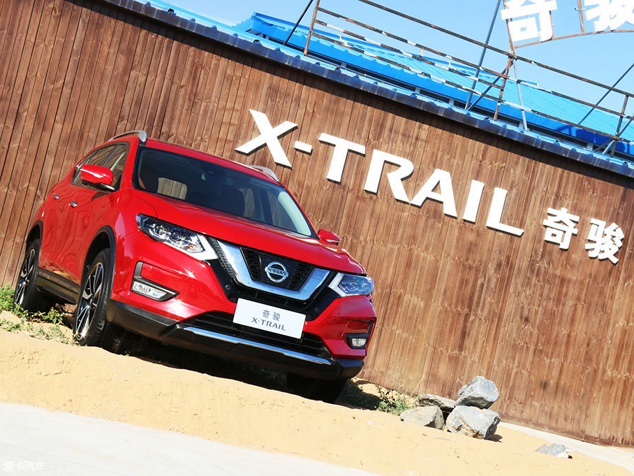 奇駿勇闖沙漠無人區