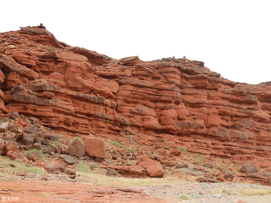 奇駿勇闖沙漠無人區
