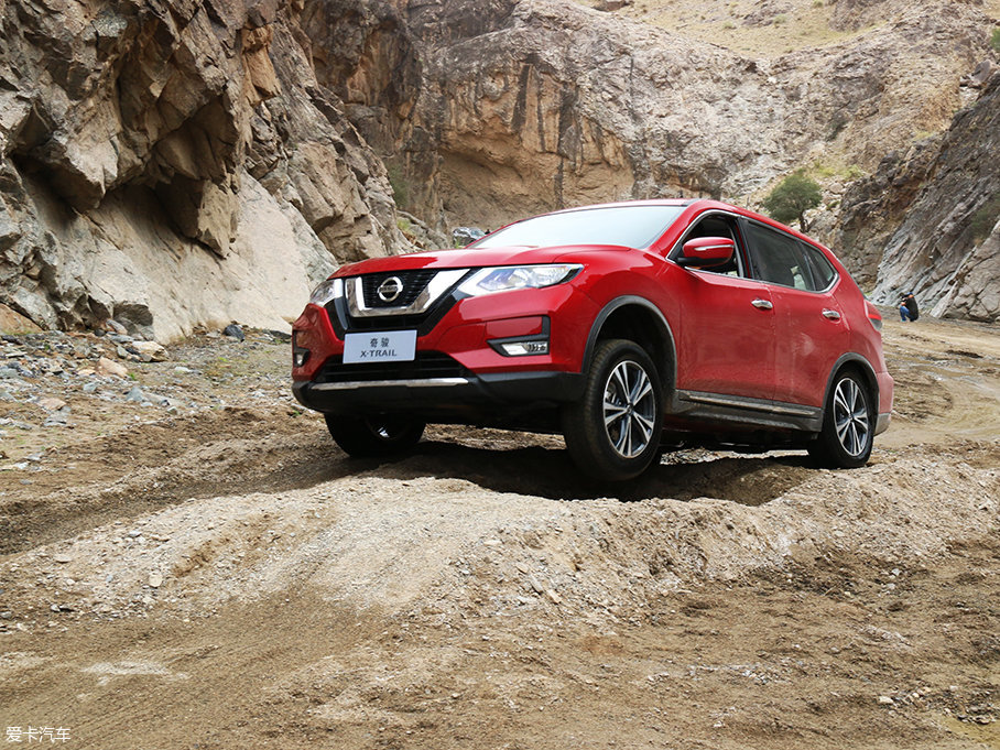 奇駿勇闖沙漠無人區