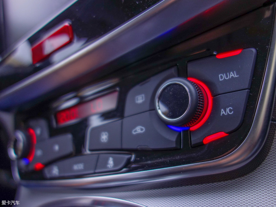 哈弗M6帶你玩轉(zhuǎn)網(wǎng)紅涂鴉村