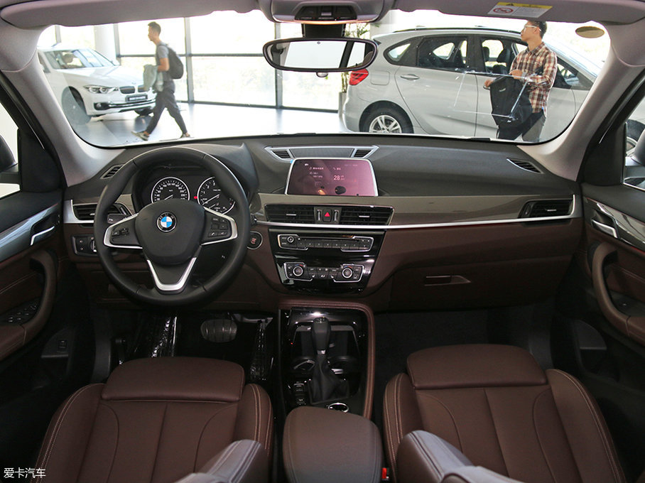 實(shí)拍新款華晨寶馬X1