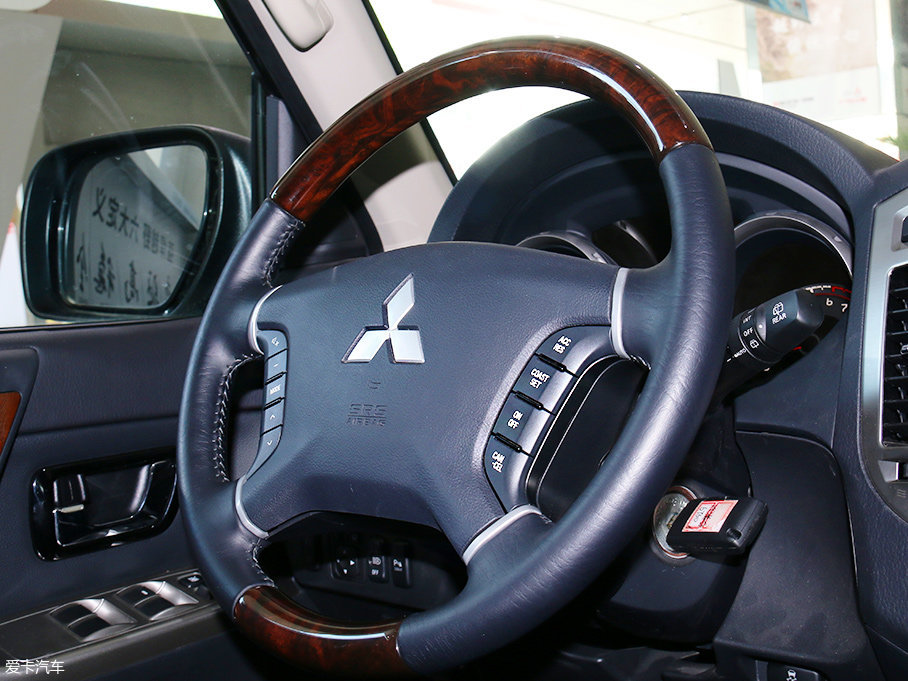 愛卡實拍進口三菱帕杰羅