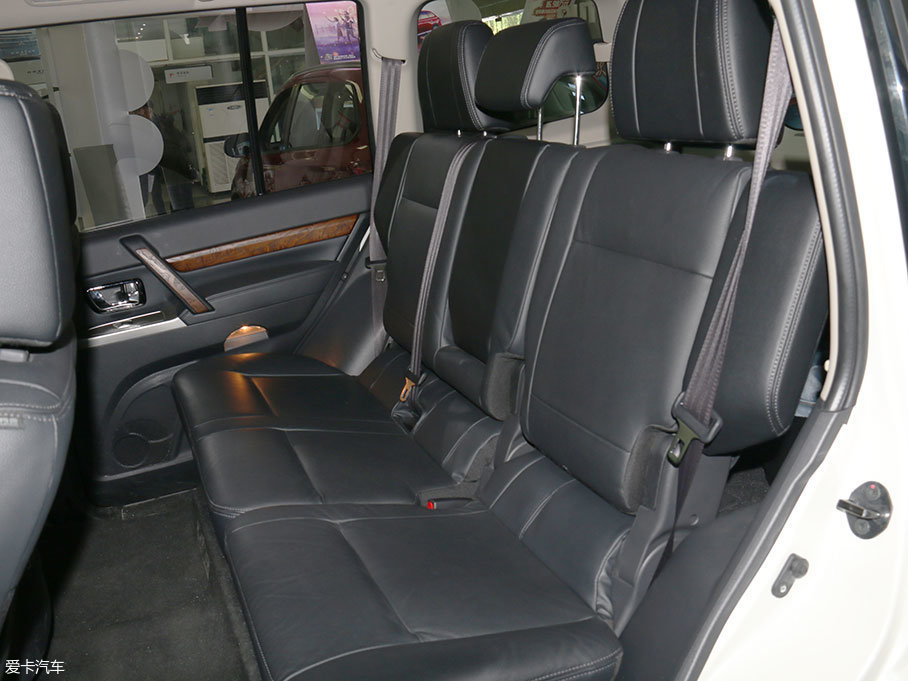 愛卡實拍進口三菱帕杰羅