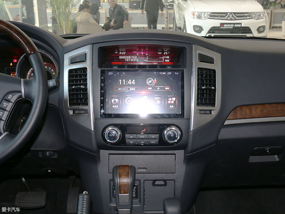 愛卡實拍進口三菱帕杰羅