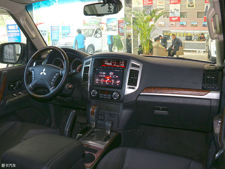 實拍進口三菱帕杰羅