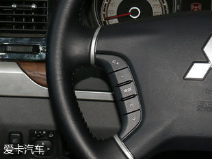 愛卡實拍進口三菱帕杰羅