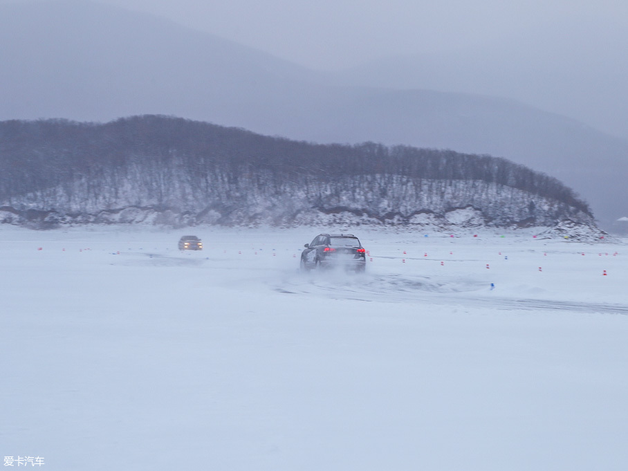 大众途锐冰雪驾控体验