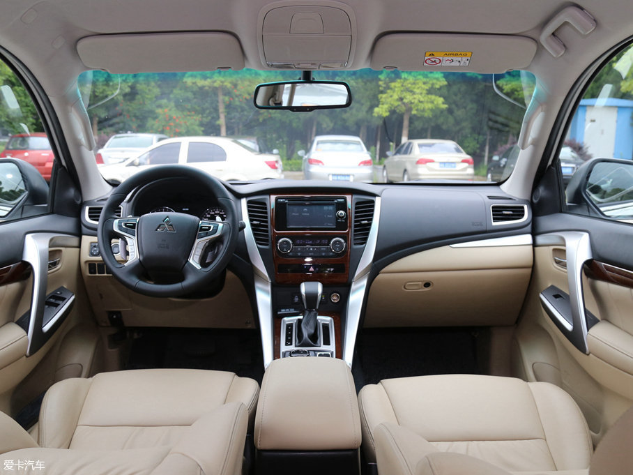 實拍全新帕杰羅