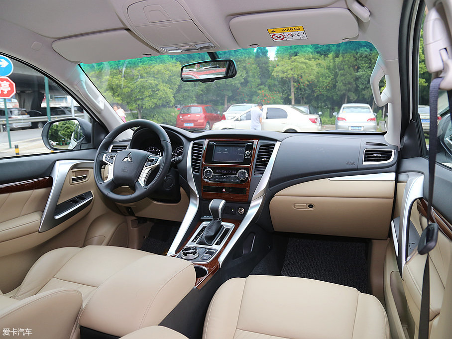 實拍全新帕杰羅