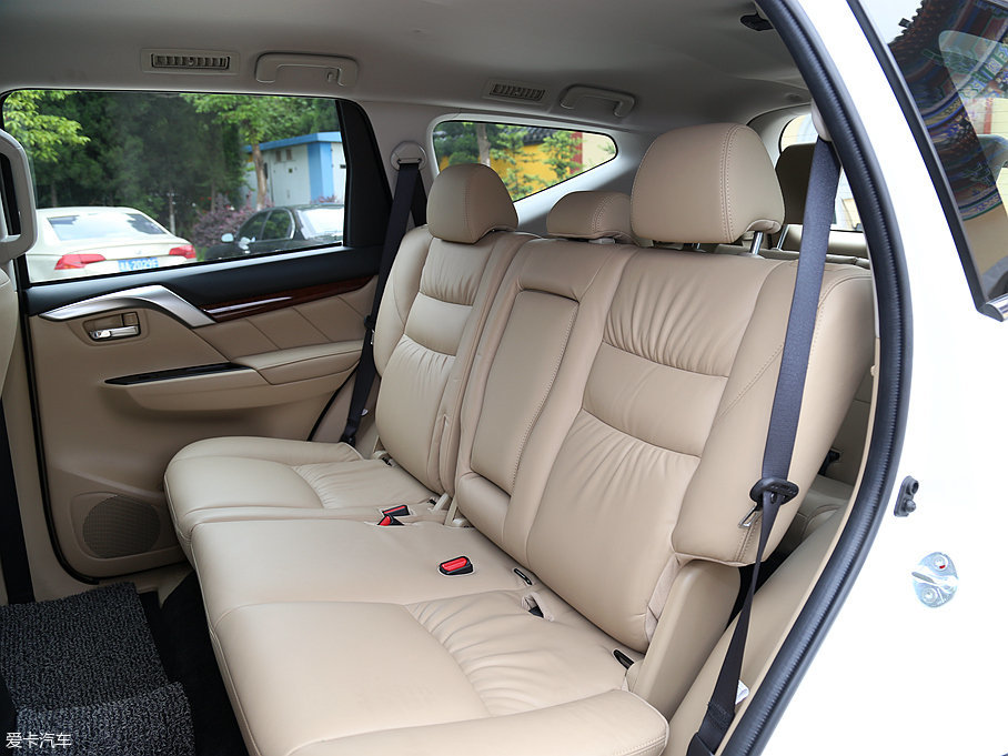 實(shí)拍全新帕杰羅