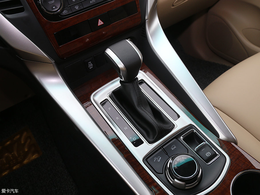 實(shí)拍全新帕杰羅