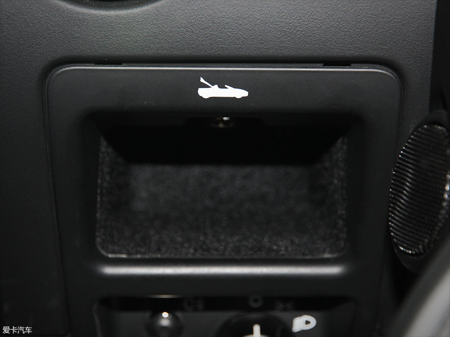 跑車的光纖時代  實拍Tesla Roadster