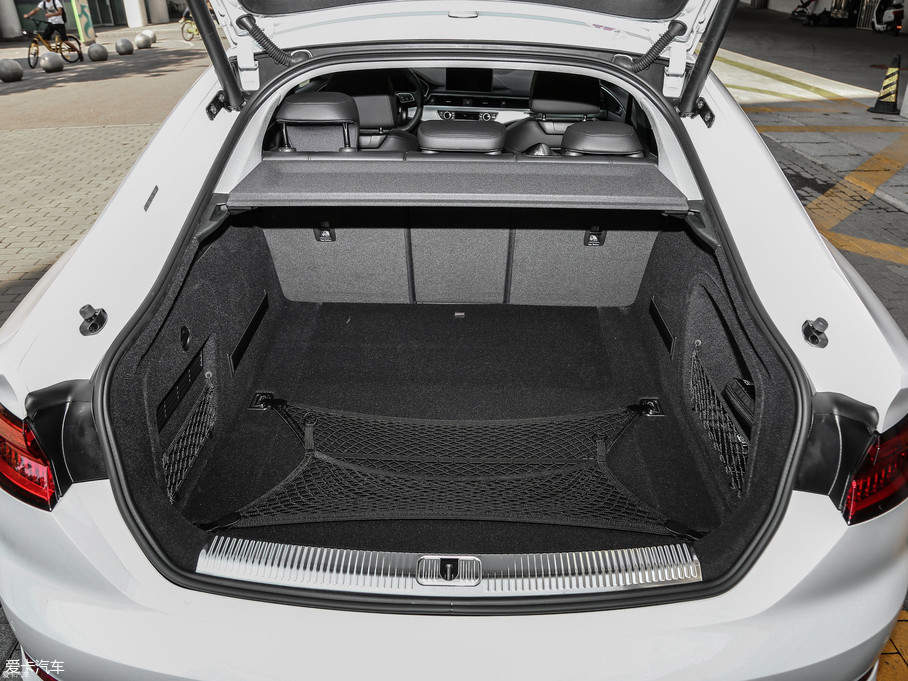 寶馬330i與奧迪A5該選誰(shuí)