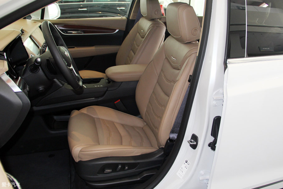 實拍凱迪拉克XT5輕混動車型