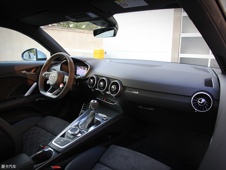 性感的性能野獸 實拍奧迪TT RS Coupe