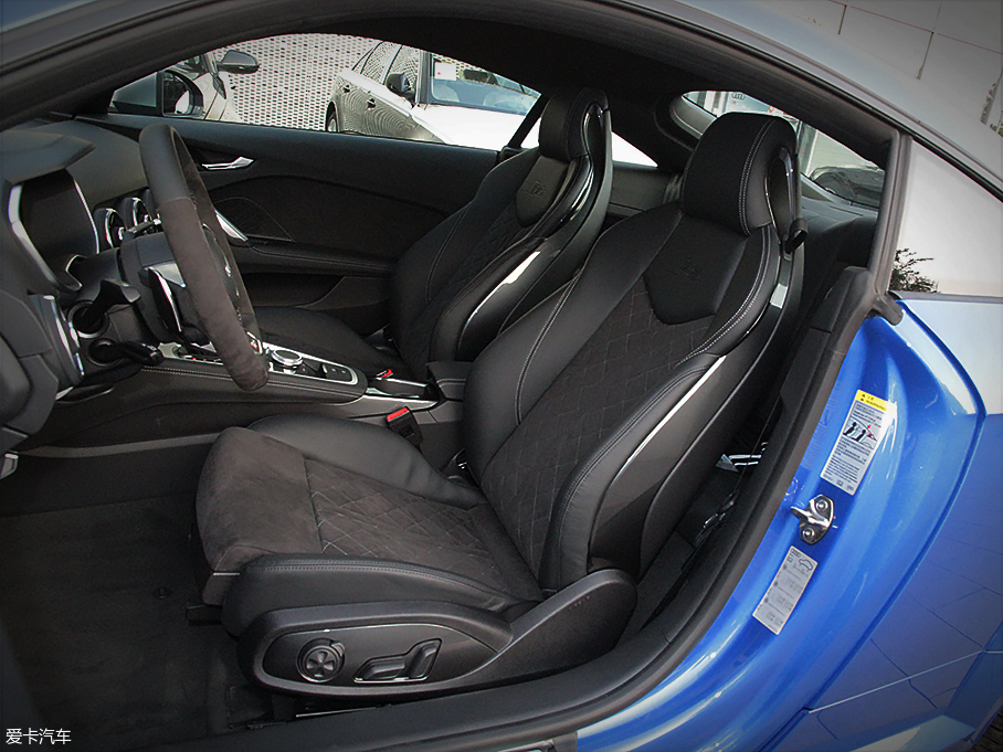 性感的性能野獸 實拍奧迪TT RS Coupe