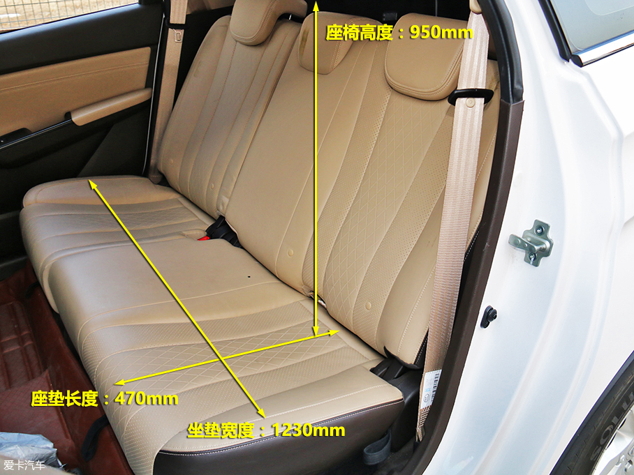 年度車評(píng)選空間測(cè)試