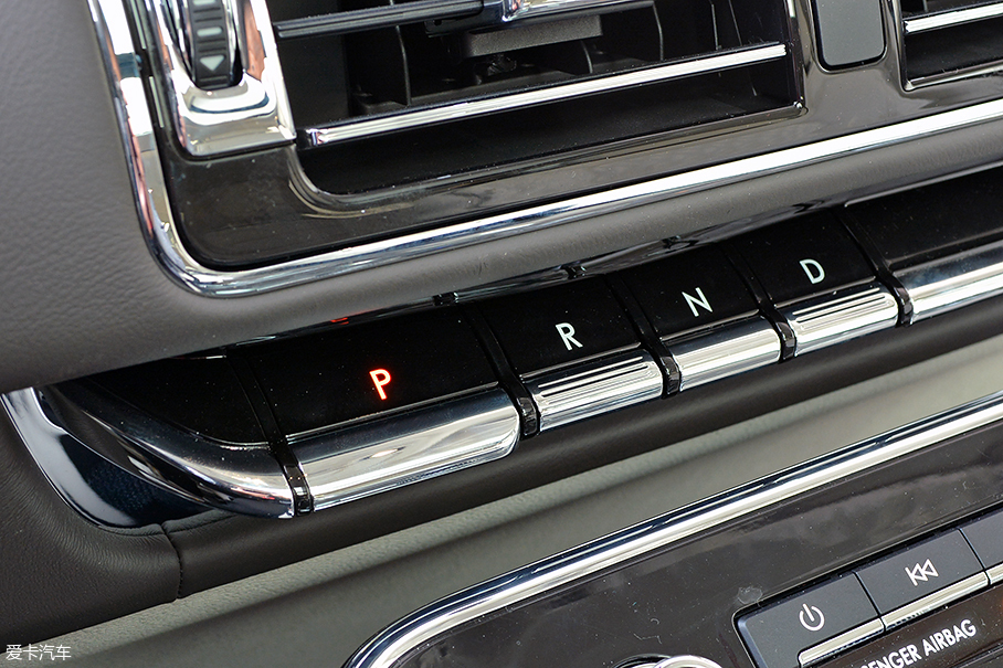 愛卡實拍全新林肯領航員總統版