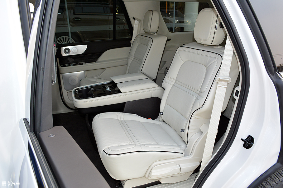 愛卡實拍全新林肯領航員總統版