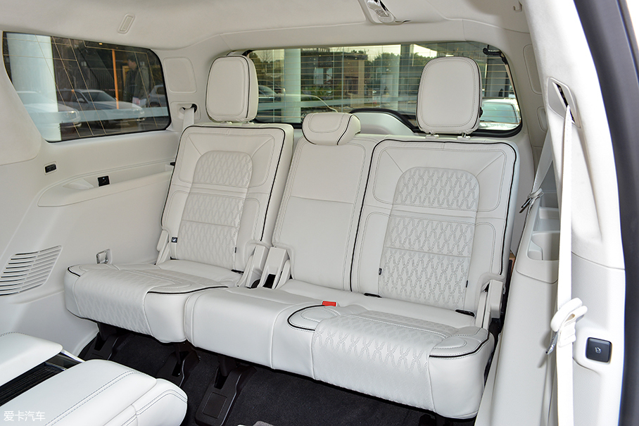 愛卡實拍全新林肯領航員總統版