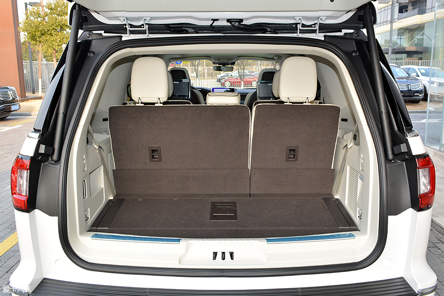 愛卡實拍全新林肯領航員總統版