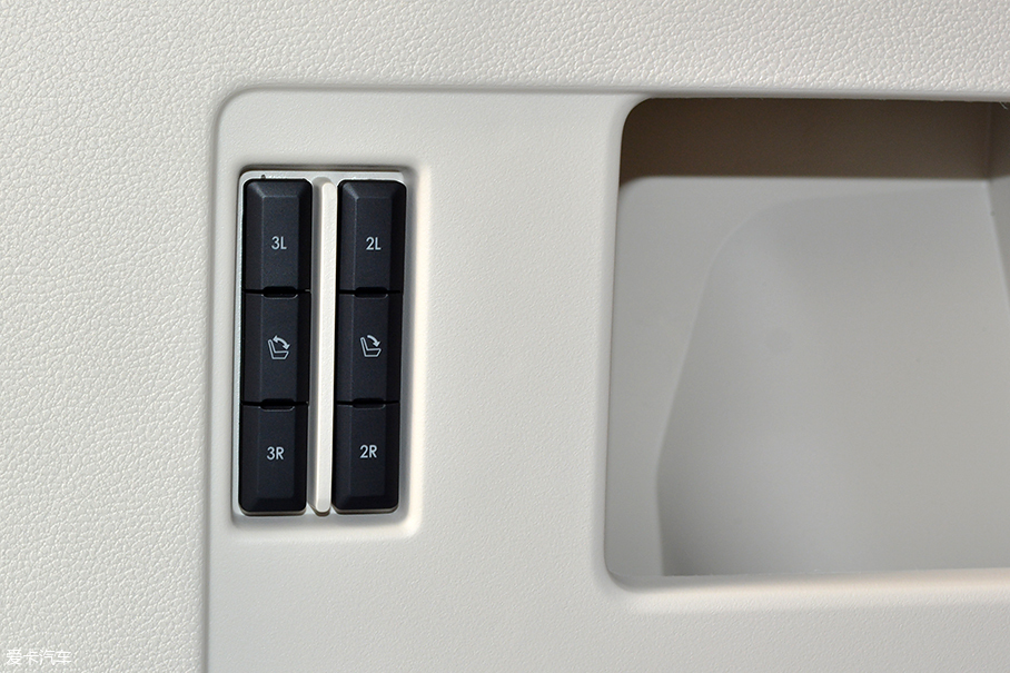 愛卡實拍全新林肯領航員總統版