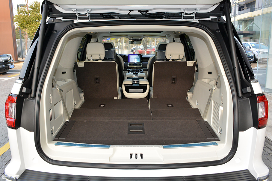 愛卡實拍全新林肯領航員總統版