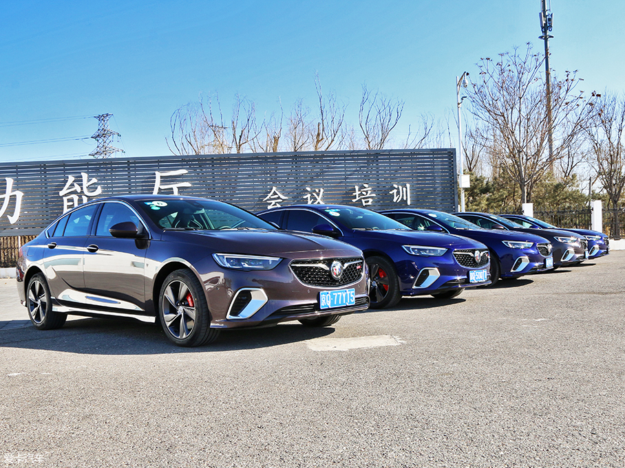 君威GS運(yùn)動座椅