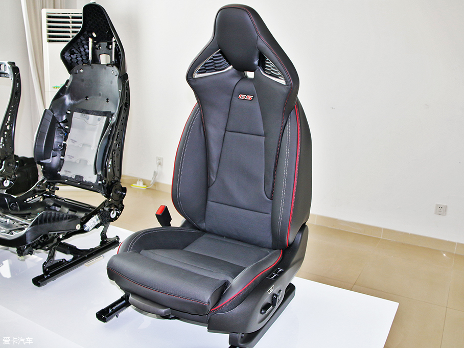 君威GS運(yùn)動座椅