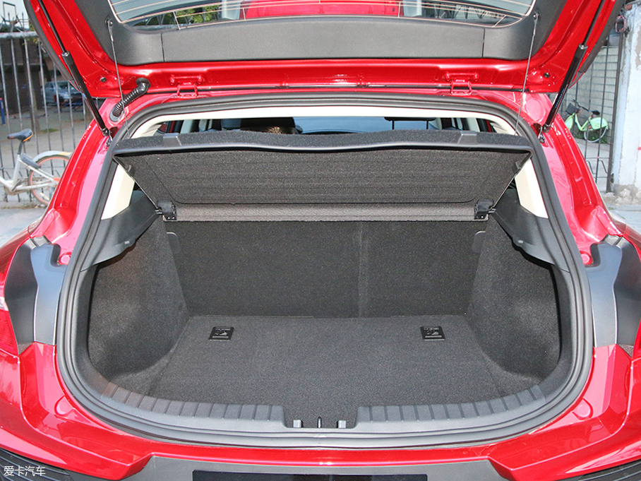 外觀小改 動力升級 體驗(yàn)2018款帝豪GS