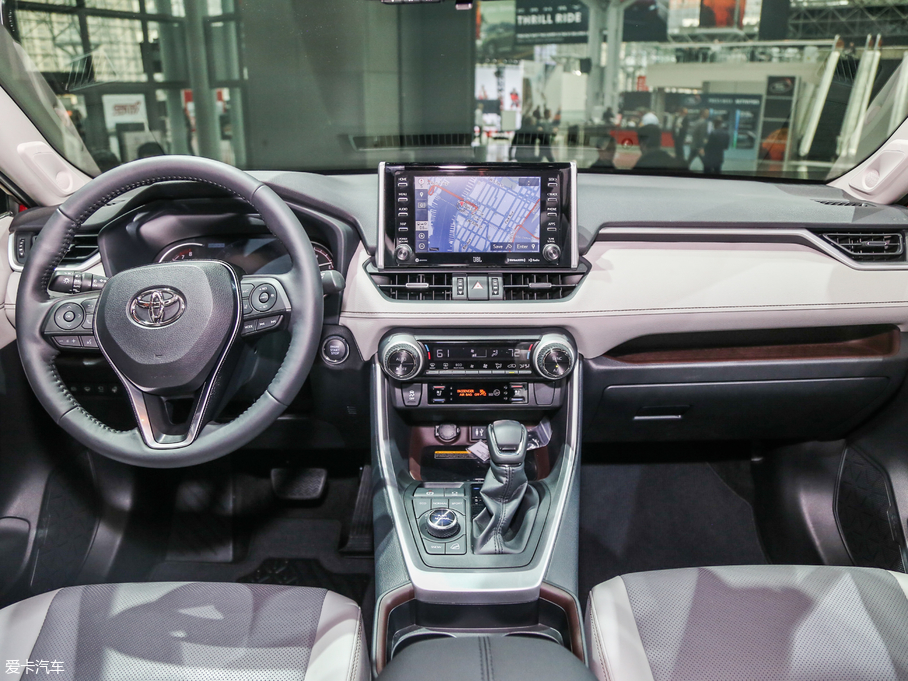 豐田RAV4對(duì)比現(xiàn)代途勝