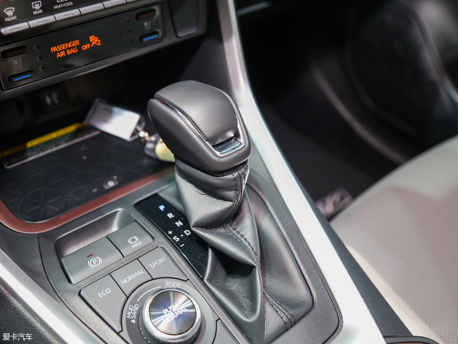 豐田RAV4對(duì)比現(xiàn)代途勝