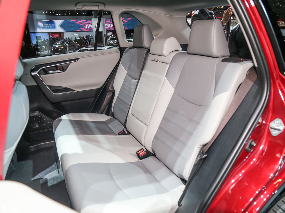 豐田RAV4對(duì)比現(xiàn)代途勝