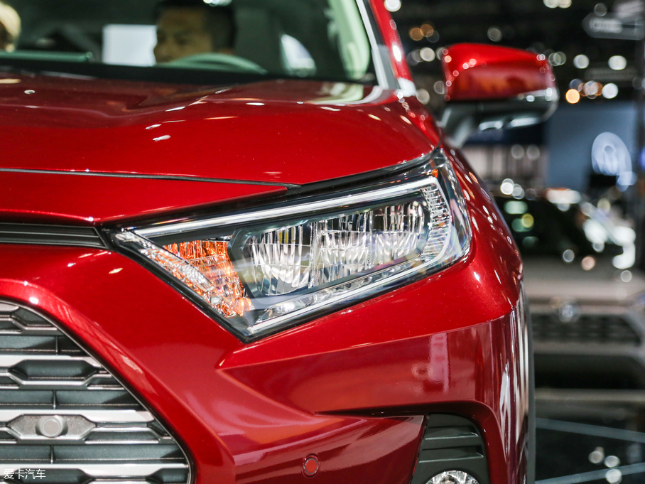 豐田RAV4對(duì)比現(xiàn)代途勝