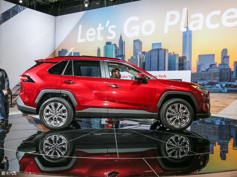 豐田RAV4對(duì)比現(xiàn)代途勝