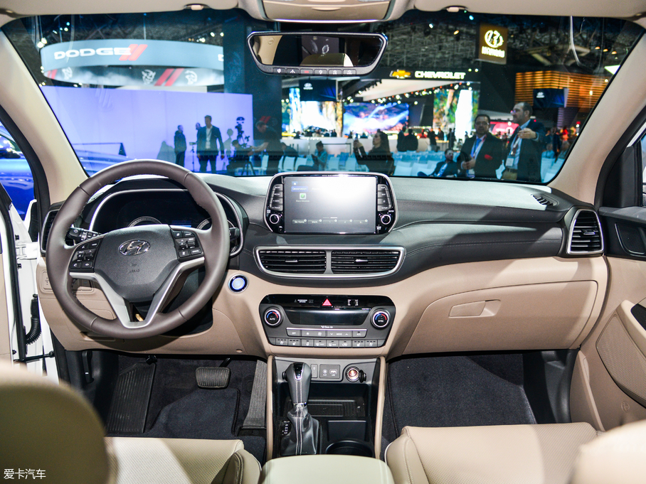 豐田RAV4對(duì)比現(xiàn)代途勝