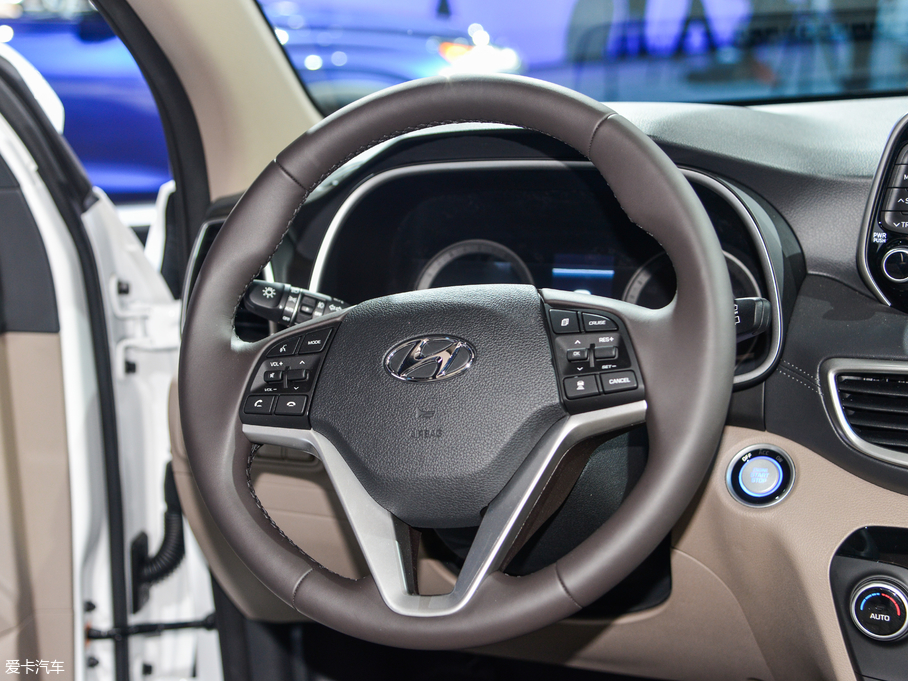 豐田RAV4對(duì)比現(xiàn)代途勝