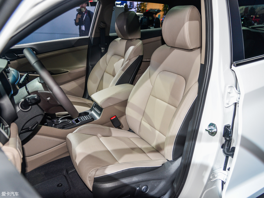 豐田RAV4對(duì)比現(xiàn)代途勝