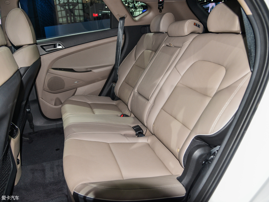 豐田RAV4對(duì)比現(xiàn)代途勝