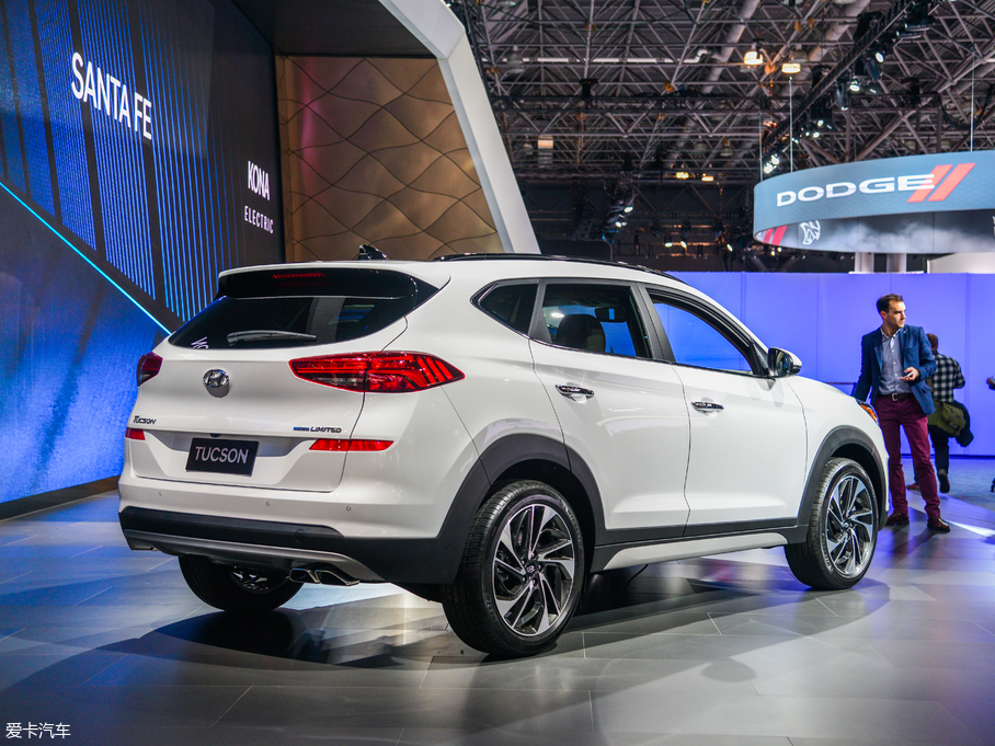 豐田RAV4對(duì)比現(xiàn)代途勝