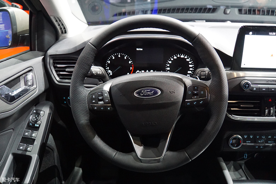 愛(ài)卡實(shí)拍新一代福克斯