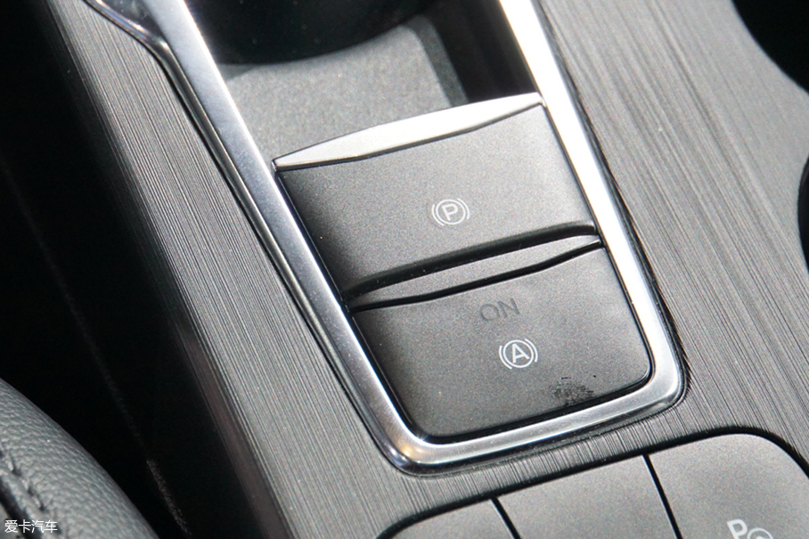 愛(ài)卡實(shí)拍新一代福克斯