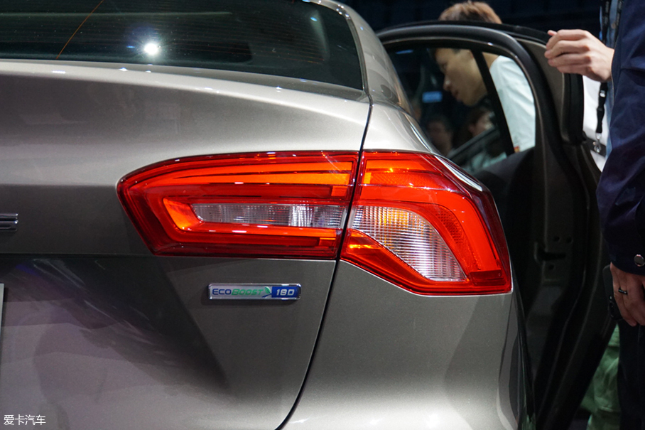愛卡實拍新一代福克斯