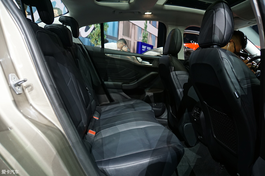 愛(ài)卡實(shí)拍新一代福克斯