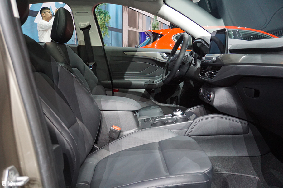 愛(ài)卡實(shí)拍新一代福克斯