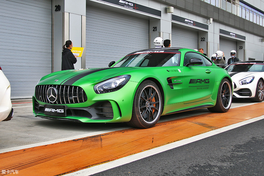 ȥ麣վAMG GT RڿGT S֮Ƕ̨ռ޳롣GT RAMG GTϵе콢汾ڶ۷涼ﵽ۷ˮ׼